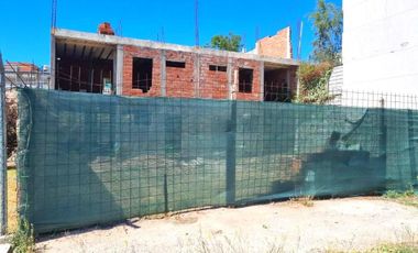 Dos Duplexs (en construcción) en Venta frente a barrio Bocahue y Parque Este