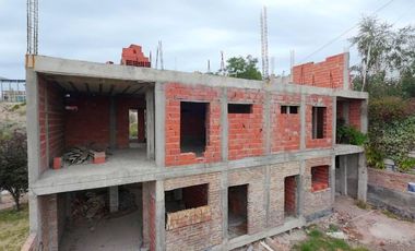 Dos Duplexs (en construcción) en Venta frente a barrio Bocahue y Parque Este