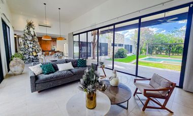 Casa en venta, zona norte de Mérida. Privada Hacienda Cholul