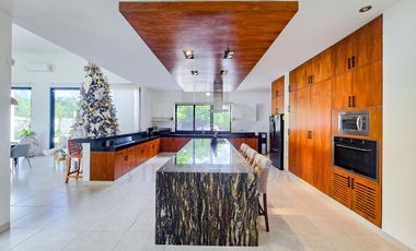 Casa en venta, zona norte de Mérida. Privada Hacienda Cholul