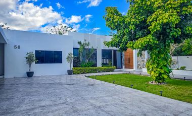 Casa en venta, zona norte de Mérida. Privada Hacienda Cholul