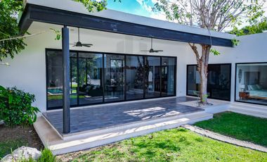 Casa en venta, zona norte de Mérida. Privada Hacienda Cholul