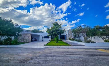 Casa en venta, zona norte de Mérida. Privada Hacienda Cholul