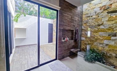 Casa en venta, zona norte de Mérida. Privada Hacienda Cholul