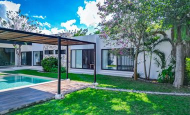 Casa en venta, zona norte de Mérida. Privada Hacienda Cholul