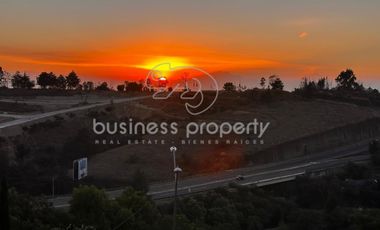 Excelente oportunidad Amplia Casa con salón de usos múltiples.