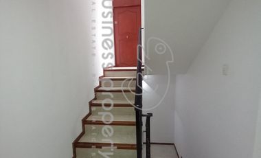 Excelente oportunidad Amplia Casa con salón de usos múltiples.