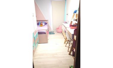 CHALET DE 4 AMBIENTES CON ENTRADA DE VEHICULOS, PLAYROOM