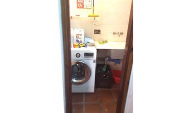 CHALET DE 4 AMBIENTES CON ENTRADA DE VEHICULOS, PLAYROOM