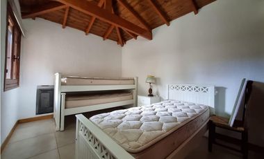 HERMOSO CHALET EN ZONA IGLESIA DE PINAMAR