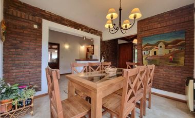 HERMOSO CHALET EN ZONA IGLESIA DE PINAMAR