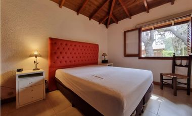 HERMOSO CHALET EN ZONA IGLESIA DE PINAMAR