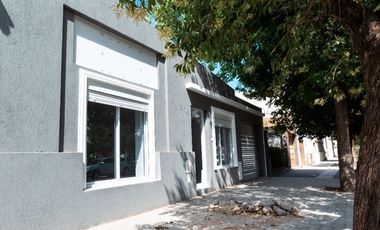 Casa en venta c/ cochera en Centro