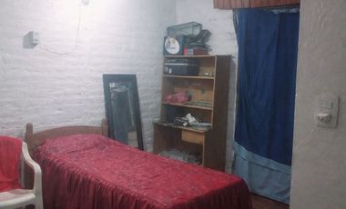 CASA CON DEPARTAMENTO.ZONA TEATRO DEL BICENTENARIO