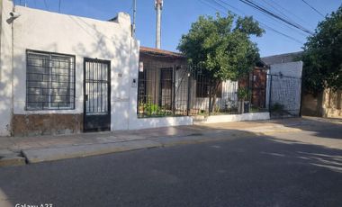 CASA CON DEPARTAMENTO.ZONA TEATRO DEL BICENTENARIO