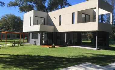 VENTA DE CASA EN MANZANARES PILAR
