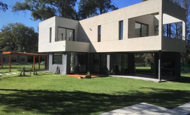 VENTA DE CASA EN MANZANARES PILAR