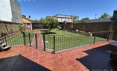 Venta Casa 6 ambientes con cochera y quincho en San Jose
