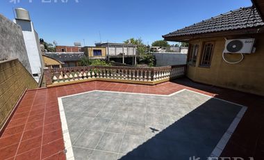 Venta Casa 6 ambientes con cochera y quincho en San Jose