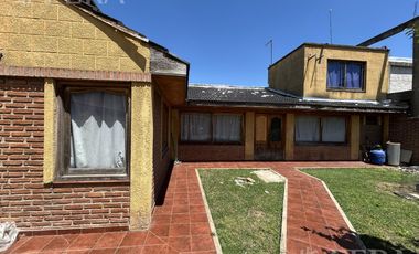 Venta Casa 6 ambientes con cochera y quincho en San Jose