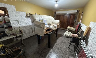 Venta Casa 6 ambientes con cochera y quincho en San Jose