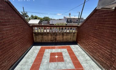 Venta Casa 6 ambientes con cochera y quincho en San Jose