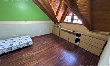 Venta Casa 6 ambientes con cochera y quincho en San Jose