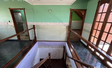 Venta Casa 6 ambientes con cochera y quincho en San Jose