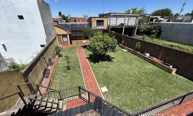 Venta Casa 6 ambientes con cochera y quincho en San Jose