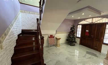 Venta Casa 6 ambientes con cochera y quincho en San Jose