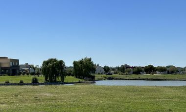 VENTA CASA A ESTRENAR SAN SEBASTIAN  AREA 11 CON VISTA A LA LAGUNA