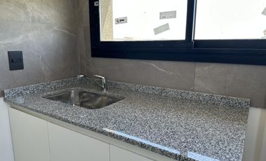 VENTA CASA A ESTRENAR SAN SEBASTIAN  AREA 11 CON VISTA A LA LAGUNA