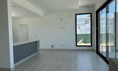 VENTA CASA A ESTRENAR SAN SEBASTIAN  AREA 11 CON VISTA A LA LAGUNA
