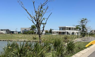 VENTA CASA A ESTRENAR SAN SEBASTIAN  AREA 11 CON VISTA A LA LAGUNA