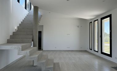 VENTA CASA A ESTRENAR SAN SEBASTIAN  AREA 11 CON VISTA A LA LAGUNA