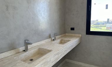 VENTA CASA A ESTRENAR SAN SEBASTIAN  AREA 11 CON VISTA A LA LAGUNA