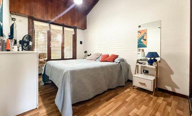 LA FLORIDA. Casa 4 amb. en lote 10 x 34