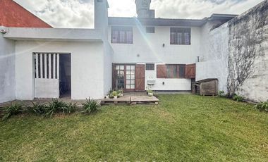 LA FLORIDA. Casa 4 amb. en lote 10 x 34