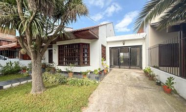 LA FLORIDA. Casa 4 amb. en lote 10 x 34