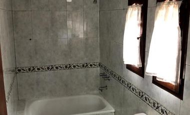 Casa en Alquiler en 509 esq 8 Manuel B Gonnet - Alberto Dacal Propiedades