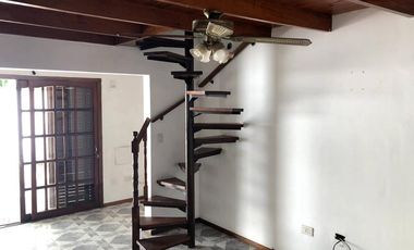 Casa en Alquiler en 509 esq 8 Manuel B Gonnet - Alberto Dacal Propiedades