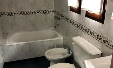 Casa en Alquiler en 509 esq 8 Manuel B Gonnet - Alberto Dacal Propiedades