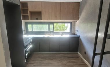 Departamento / Casa tipo Triplex en venta en Don Torcuato - A estrenar!