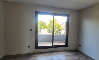 Departamento / Casa tipo Triplex en venta en Don Torcuato - A estrenar!