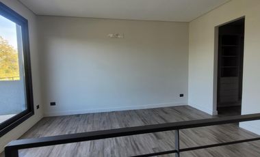 Departamento / Casa tipo Triplex en venta en Don Torcuato - A estrenar!