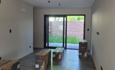 Departamento / Casa tipo Triplex en venta en Don Torcuato - A estrenar!