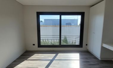 Departamento / Casa tipo Triplex en venta en Don Torcuato - A estrenar!