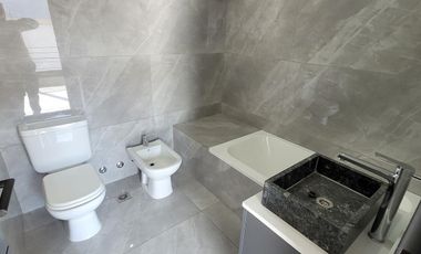 Departamento / Casa tipo Triplex en venta en Don Torcuato - A estrenar!