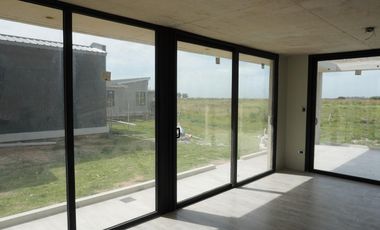 Casa de hormigón a estrenar - Mar Chiquita