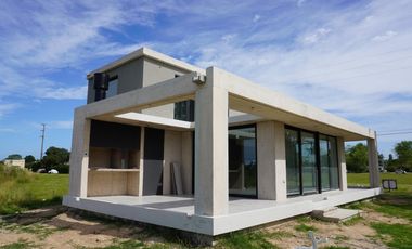 Casa de hormigón a estrenar - Mar Chiquita